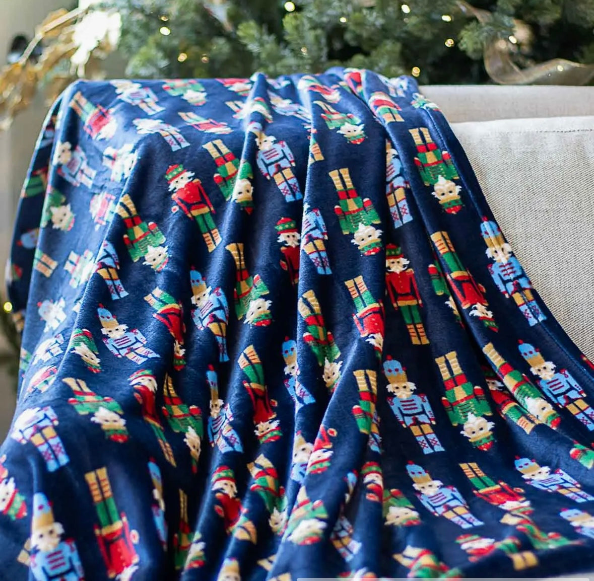 Nutcracker March Throw Blanket(NAVY)